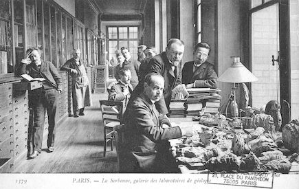 110  La Sorbonne. Galerie des laboratoires de Géologie