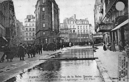 275 La grande crue de la Seine. Inondation de la rue Lagrange