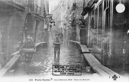 285 Paris-Venise. Inondations 1910. Rue de Bièvre
