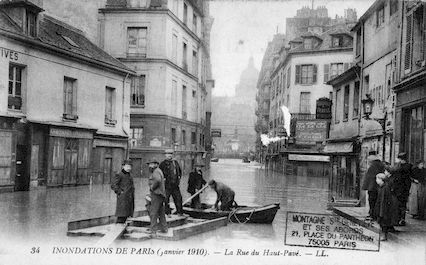 300B Inondations de Paris (janvier 1910). La rue du Haut-Pavé