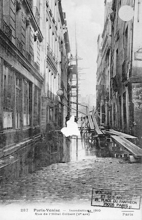 302 Paris-Venise. Inondations 1910. Rue de l'Hôtel colbert