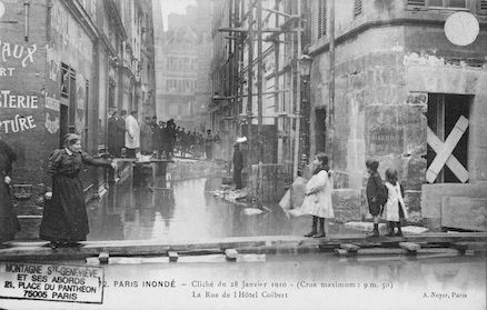 311 Paris inondé. Cliché du 28 janvier 1910.La rue de l'Hôtel Colbert