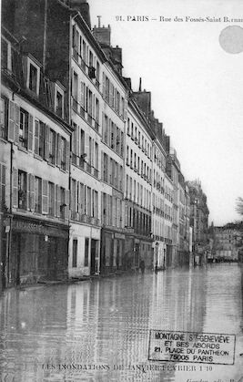 321 Les inondations de Janvier-février 1910. Rue des Fossés Saint Bernard