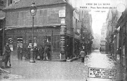 335 Crue de la Seine.Place Saint-André-des-Arts. Janvier 1910