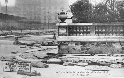 347 La crue de la Seine (janvier-février 1910) Au quai d'Orsay