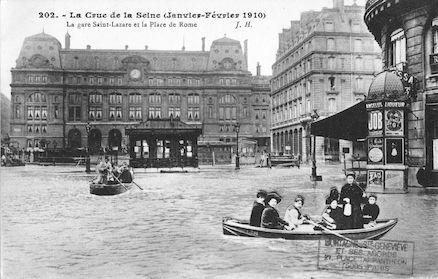 358 La crue de la Seine (janvier-février 1910). la gare Saint Lazare et la place de Rome