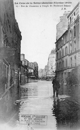 363 Crue de la Seine (jan-fév 1910) Rue de Charenton à l'angle du bd Diderot