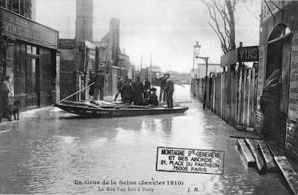 368 La crue de la Seine (janvier 1910). La rue Van-Loo à Passy