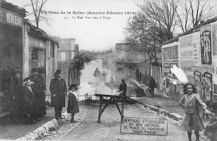 370 La crue de la Seine (janvier-février 1910) La rue Van-Loo à Passy