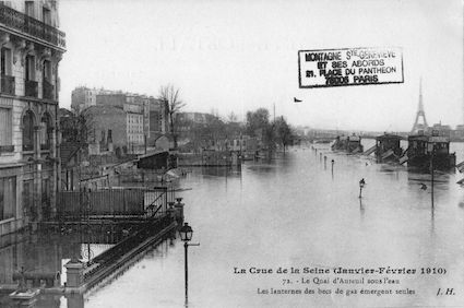 372 La crue de la Seine (janvier-février 1910) Le quai d'Austerlitz sous l'eau