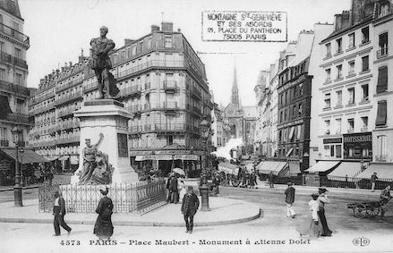 39 Place Maubert. Monument  à Etienne Dolet