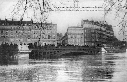 452B La crue de la Seine (janvier-février 1910) Le pont de Sully