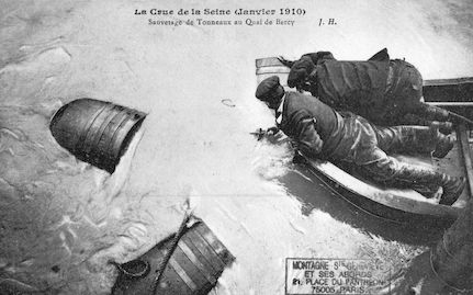 457B Crue de la Seine (jan-fév 1910) Sauvetage de tonneaux-quai de Bercy