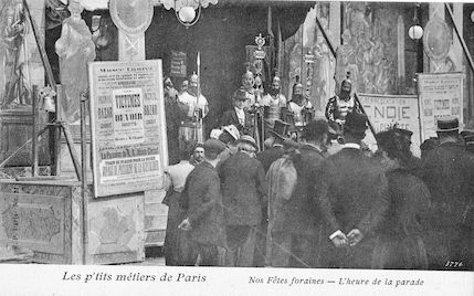 518 Les p'tits métiers de Paris. Nos fêtes foraines. L'heure de la parade