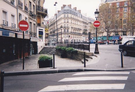 547 Place Maubert au niveau de la rue Maitre Albert