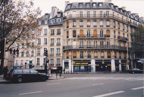 551 Place Maubert