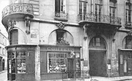 566 Hôtel des du Tillet de Bussière rue St André -des-Arts