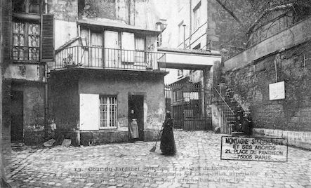570 Cour du jardinet. Entrer par la Cour du Commerce. Remparts de Philippe Auguste