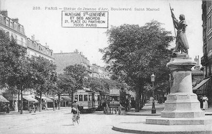 670 Statue de Jeanne d'Arc Boulevard Saint Marcel