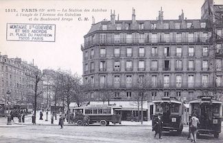792.  Station des autobus à l'angle Avenue des Gobelins et Boulevard Arago
