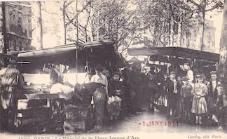 823.  Le marché de la place Jeanne d'Arc