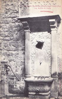 836.  Fontaine rapportée d'Egypte, 104 avenue de Choisy