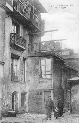 985 La cour de l'ile aux singes