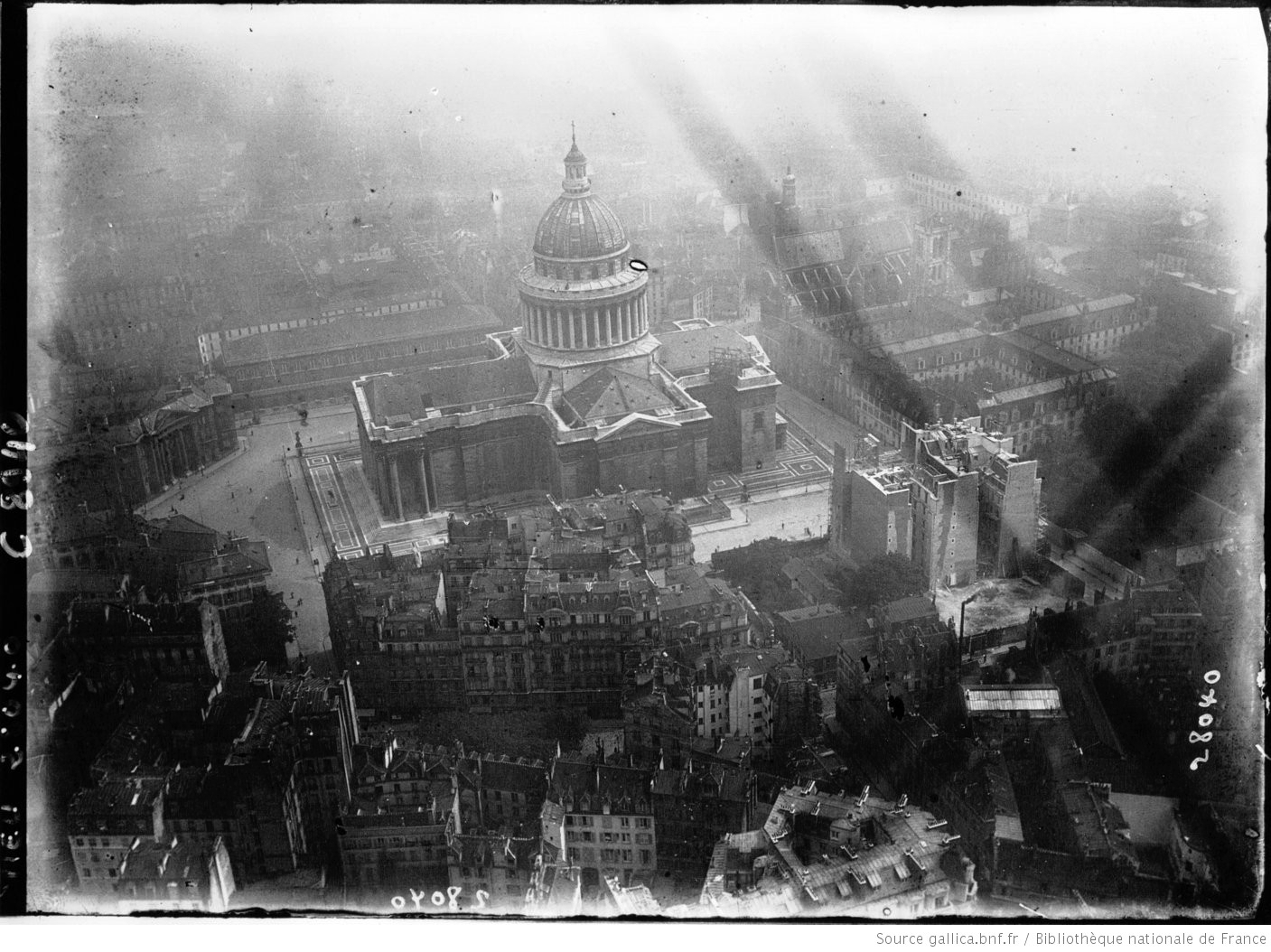 ➢Panthéon-Vu d'un dirigeable-Agence Meurisse-1912